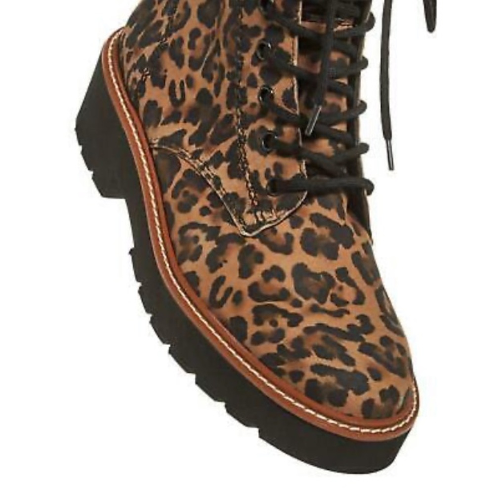 Paul Green Bootie US Sz 7 BRAND NEW
Animal Print